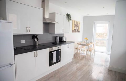 House, Private Bathroom | Shared kitchen