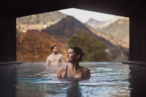 2 indoor pools, 2 outdoor pools, sun loungers