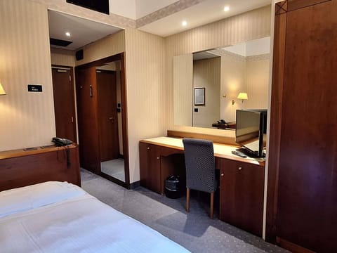 French Bed Room | Minibar, desk, blackout drapes, soundproofing