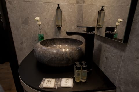 Free toiletries, towels