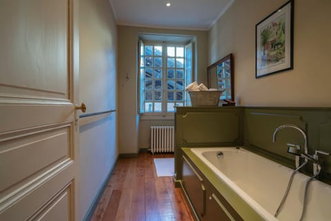 Family Room (Eliette) | Bathroom | Free toiletries, hair dryer, towels, soap