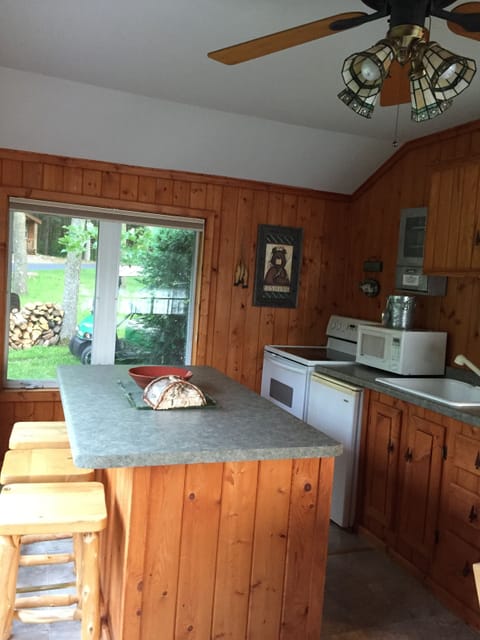Standard Cottage, 2 Bedrooms (Little Pine) | Private kitchen | Full-size fridge, microwave, oven, stovetop