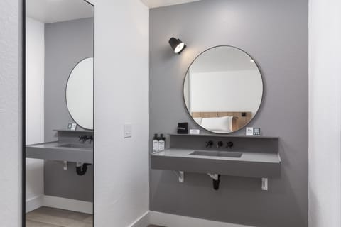 Room, 1 King Bed, Mobility Accessible | Bathroom | Shower, hair dryer, towels, soap