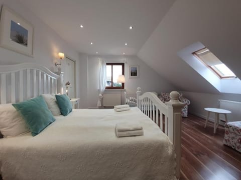 Apartment | Cribs/infant beds, bed sheets