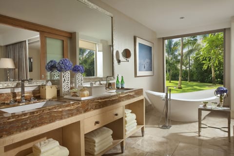 Separate tub and shower, jetted tub, rainfall showerhead