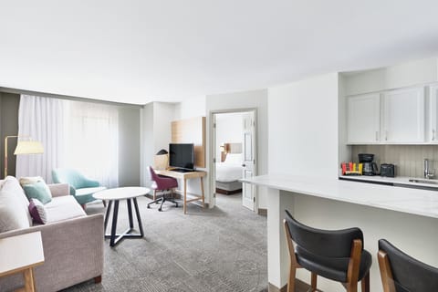 Premium bedding, in-room safe, desk, iron/ironing board