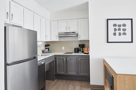 Premium bedding, in-room safe, desk, iron/ironing board