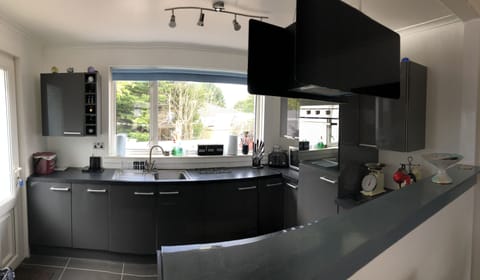 House | Private kitchen | Fridge, microwave, oven, stovetop