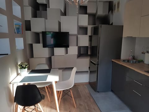 Apartment | Private kitchenette | Fridge, stovetop, electric kettle, cookware/dishes/utensils