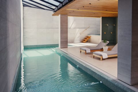 Indoor pool, sun loungers