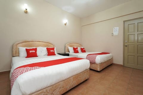 Family Suite | Desk, WiFi (free), bed sheets