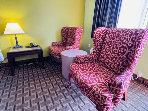 Standard Room, 1 King Bed, Non Smoking, Refrigerator & Microwave | Desk, iron/ironing board, free WiFi, bed sheets