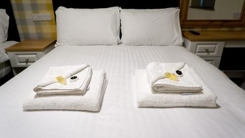 Family Room (Sleeps 3) | Desk, laptop workspace, free WiFi, bed sheets