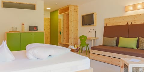 Comfort Double Room, Balcony | In-room safe, desk, cribs/infant beds, rollaway beds