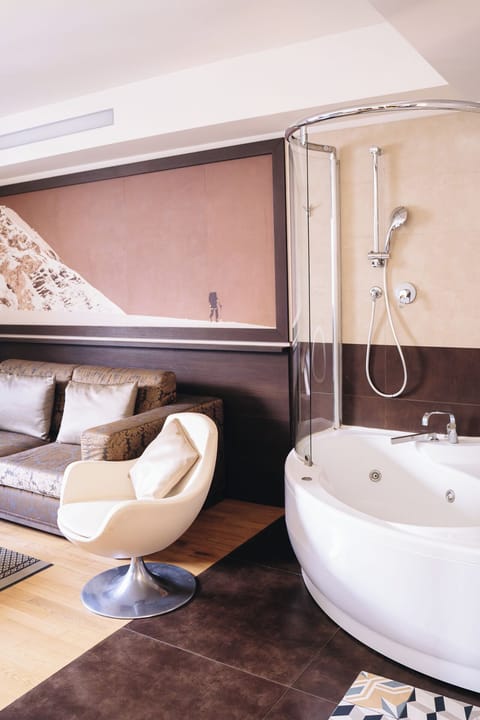 Camera suite panorama | Select Comfort beds, minibar, in-room safe, desk