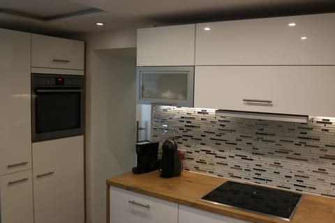 Comfort House, 1 King Bed with Sofa bed, Mountain View | Private kitchen | Espresso maker