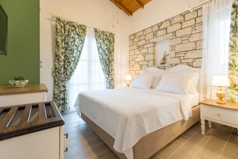 Superior Double or Twin Room | Minibar, free WiFi, bed sheets