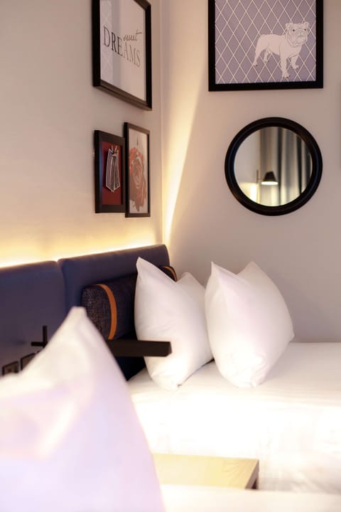 Superior Room, 1 King Bed (Roll-In Shower) | Premium bedding, memory foam beds, in-room safe, desk