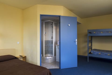 Desk, blackout drapes, free cribs/infant beds