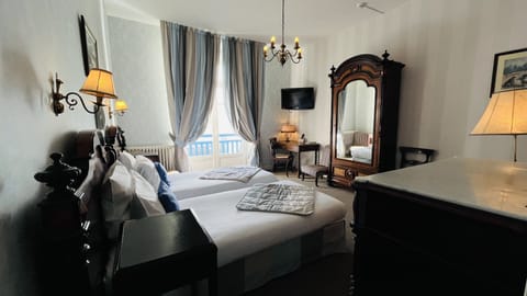 Classic Double or Twin Room, Sea View | Individually decorated, individually furnished, blackout drapes