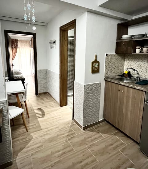 Superior Studio | Private kitchen | Fridge, stovetop, cookware/dishes/utensils