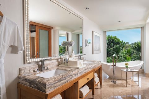 Royal Suite - 2 Single Beds & 1 Single Sofa Bed OR 1 King Bed & 1 Single Sofa Bed | Bathroom | Separate tub and shower, deep soaking tub, rainfall showerhead