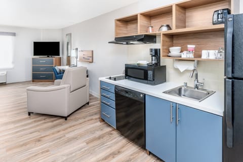 Studio Suite, 2 Queen Beds, Roll-in Shower (Mobil Roll Shwr) | In-room safe, desk, iron/ironing board, free WiFi