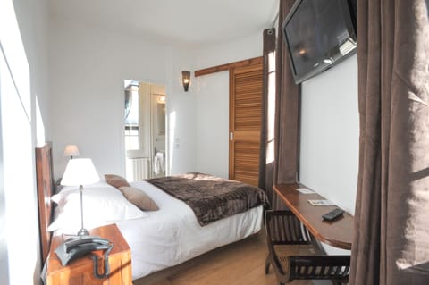 Comfort Double Room (Shower) | Free cribs/infant beds, free WiFi, bed sheets