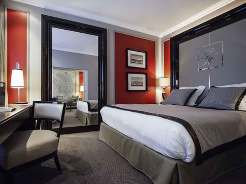 Suite, 1 King Bed, Courtyard View (City View) | Premium bedding, down comforters, free minibar, in-room safe