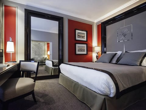 Suite, 1 King Bed, Courtyard View (City View) | Premium bedding, down comforters, free minibar, in-room safe