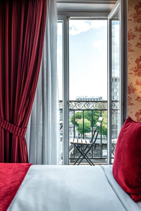 Deluxe Double Room, Balcony | City view