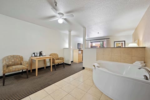 Suite, 1 Queen Bed, Non Smoking, Refrigerator & Microwave (Oversized Room) | Premium bedding, in-room safe, laptop workspace, blackout drapes