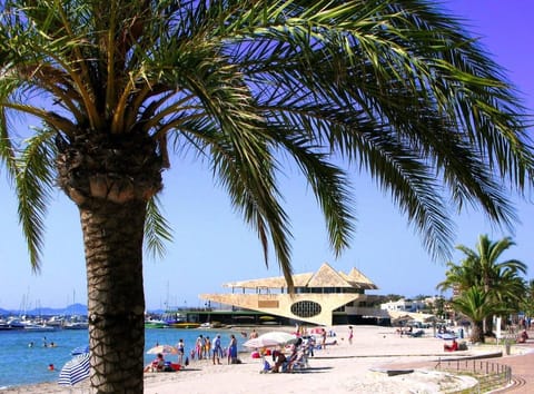 Beach nearby, sun loungers