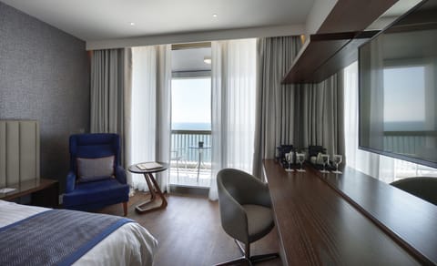 Executive Room, Sea View (7th or 8th floor) | Premium bedding, in-room safe, desk, blackout drapes