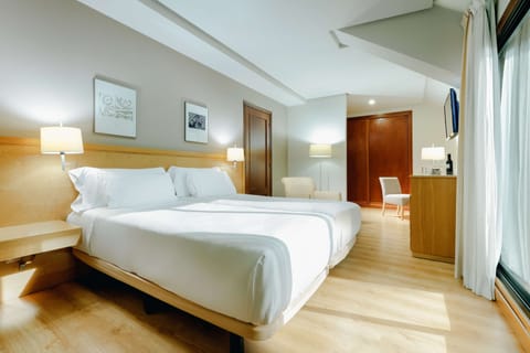 Standard Room, Terrace | Minibar, in-room safe, desk, laptop workspace