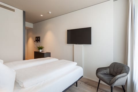 Hypo-allergenic bedding, soundproofing, free WiFi, bed sheets