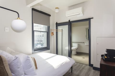 Standard Room, 1 Queen Bed, Accessible | Premium bedding, pillowtop beds, desk, laptop workspace