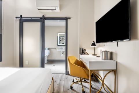 Standard Room, 1 Queen Bed, Accessible | Premium bedding, pillowtop beds, desk, laptop workspace