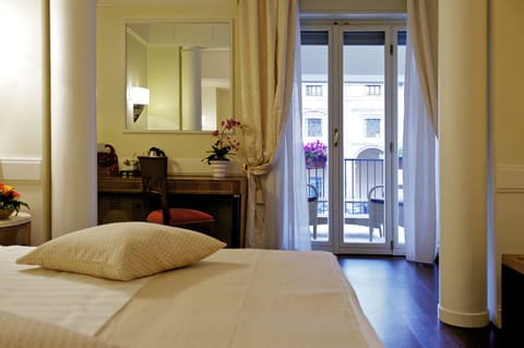 Deluxe Room, 1 Double Bed | Minibar, in-room safe, desk, free WiFi