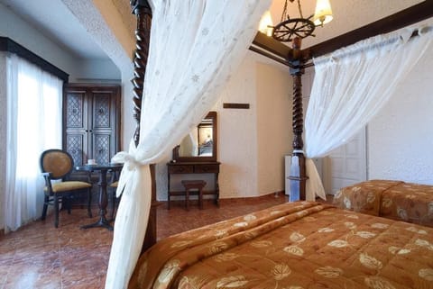 Triple Room | In-room safe, desk, soundproofing, iron/ironing board