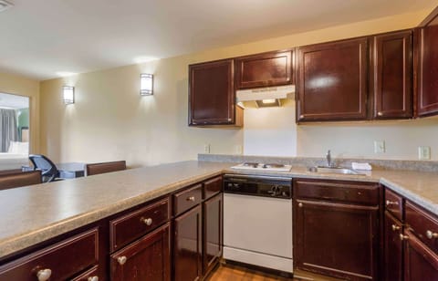 Suite, 2 Bedrooms, Non Smoking | Private kitchen | Fridge, microwave, stovetop, toaster