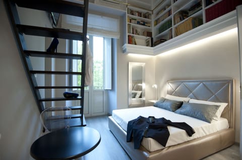 Superior Double Room, City View | Minibar, in-room safe, desk, soundproofing