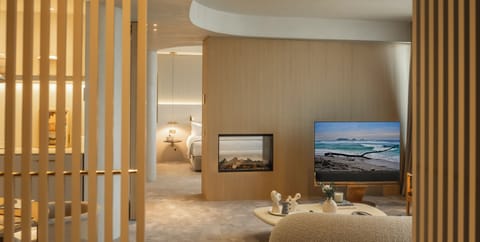 Deluxe Suite | Living area | 40-inch LCD TV with satellite channels, TV