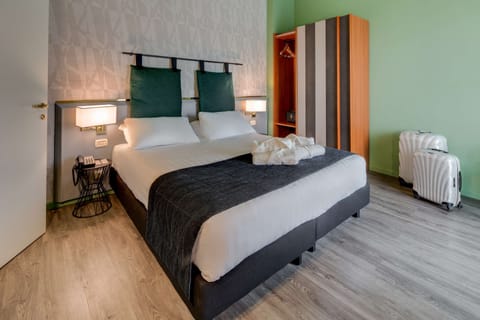 Standard Apartment, 2 Bedrooms | Down comforters, minibar, in-room safe, desk