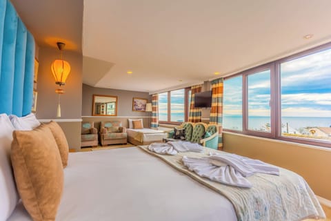 Minibar, in-room safe, blackout drapes, soundproofing