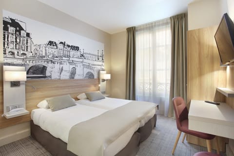 Twin Room | In-room safe, desk, soundproofing, free WiFi