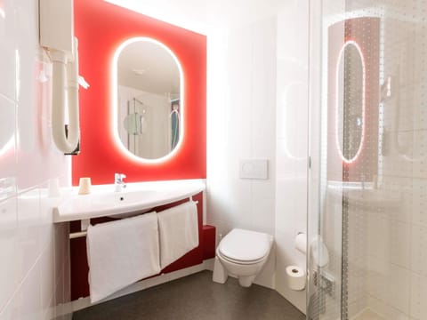 Premium bedding, pillowtop beds, desk, laptop workspace