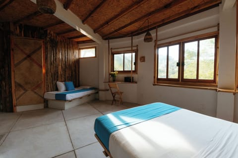 Standard Triple Room | In-room safe, laptop workspace, free WiFi, bed sheets