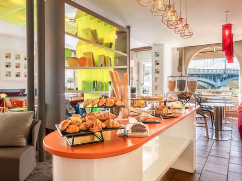 Free daily full breakfast