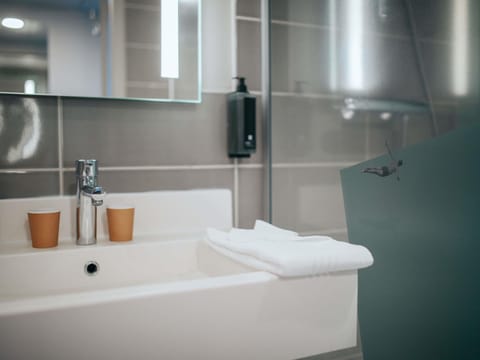 Blackout drapes, soundproofing, free cribs/infant beds, free WiFi